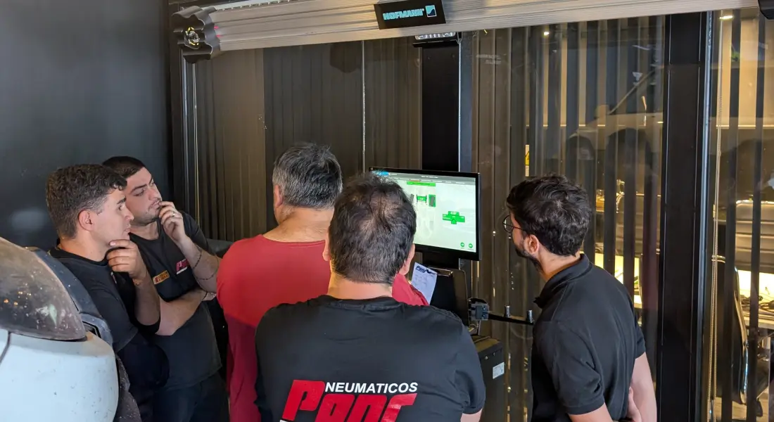 Formación técnica en alineadora 3D Geoliner 630 en Neumáticos Pons – Córdoba