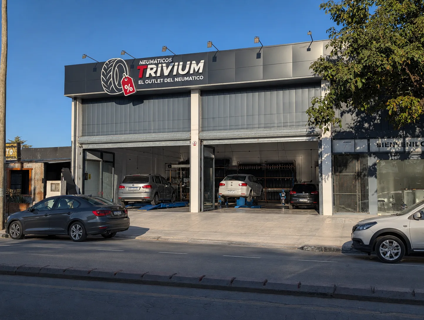 Fachada del local de Neumáticos Trivium Argüello