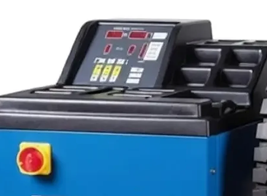 Balanceadora de Ruedas para Camión U-850 150 kg Trivium Pro — Panel de control y parada de emergencia