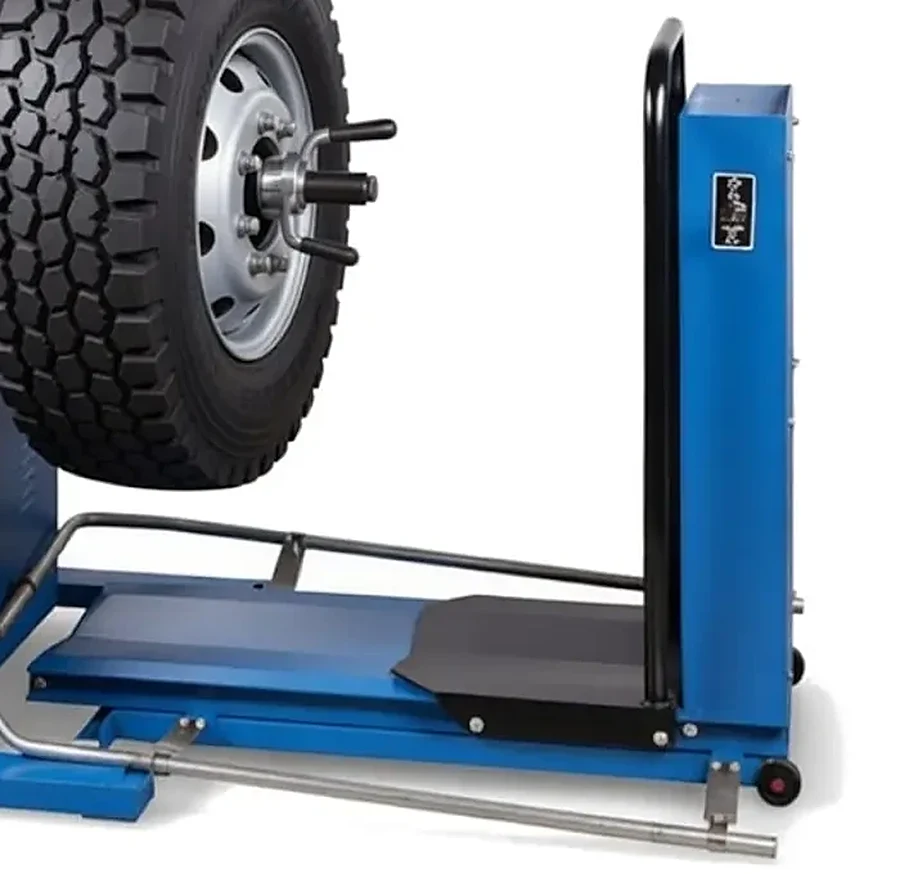 Balanceadora de Ruedas para Camión U-850 150 kg Trivium Pro — Plataforma neumática para subir la rueda de camión