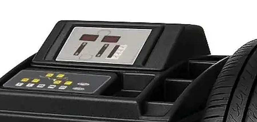 Balanceadora De Ruedas Unite S 901 — Panel de control con display y teclado