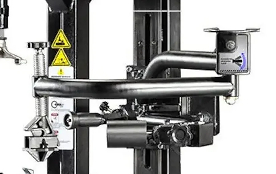 Desarmadora De Ruedas Con Brazo Auxiliar PL-1256S Trivium Center — Brazo auxiliar con presión rotatoria de 360°