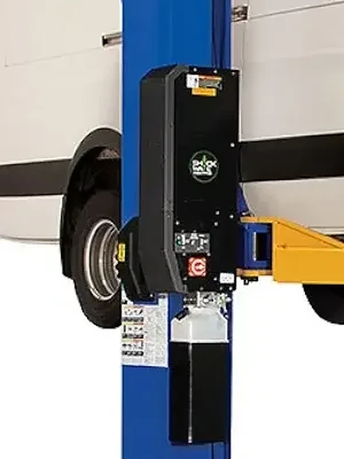 Elevador Dos Columnas 7250 kg - Rotary Lift SPO16 Cargo — Unidad hidráulica y comando en la columna