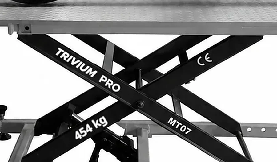 Elevador para Moto 454 kg -  MT07 Trivium Pro — Tijera de acero con el rótulo de capacidad 454 kg